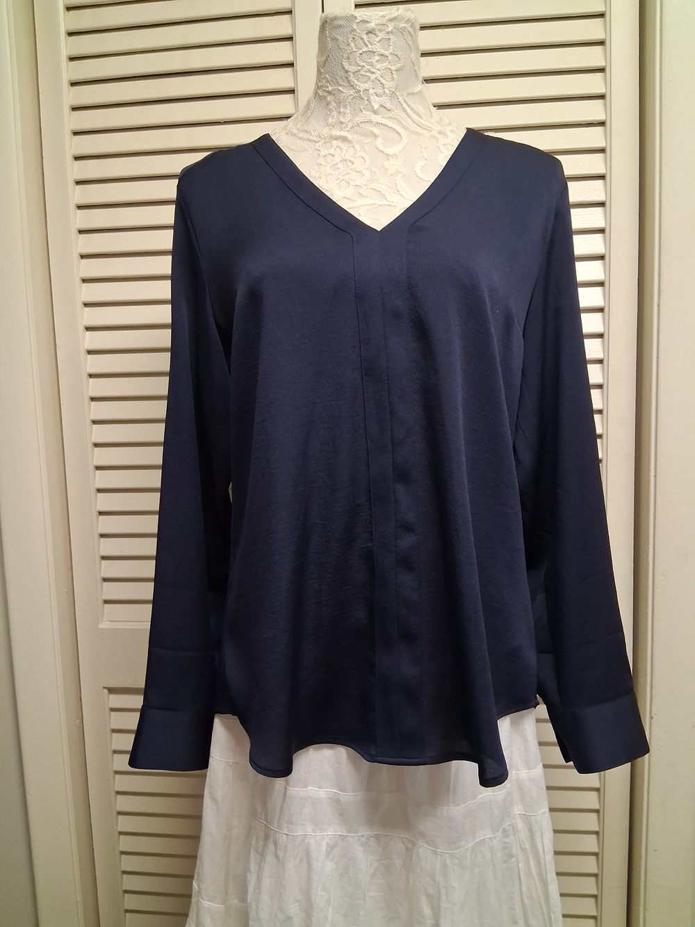 Express Classic Blue Navy Long Sleeve Blouse With ManyWays To Stily It SZ L NWOT